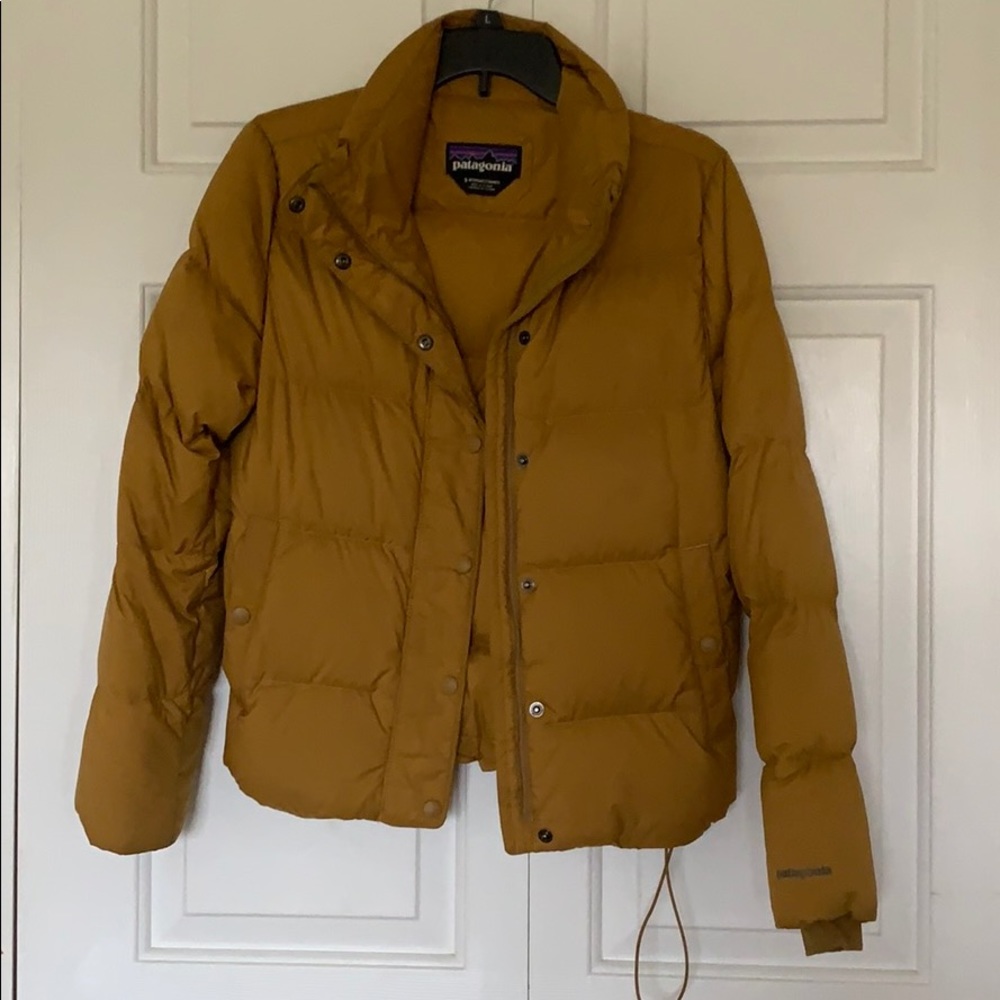 Women’s yellow Patagonia Puffer